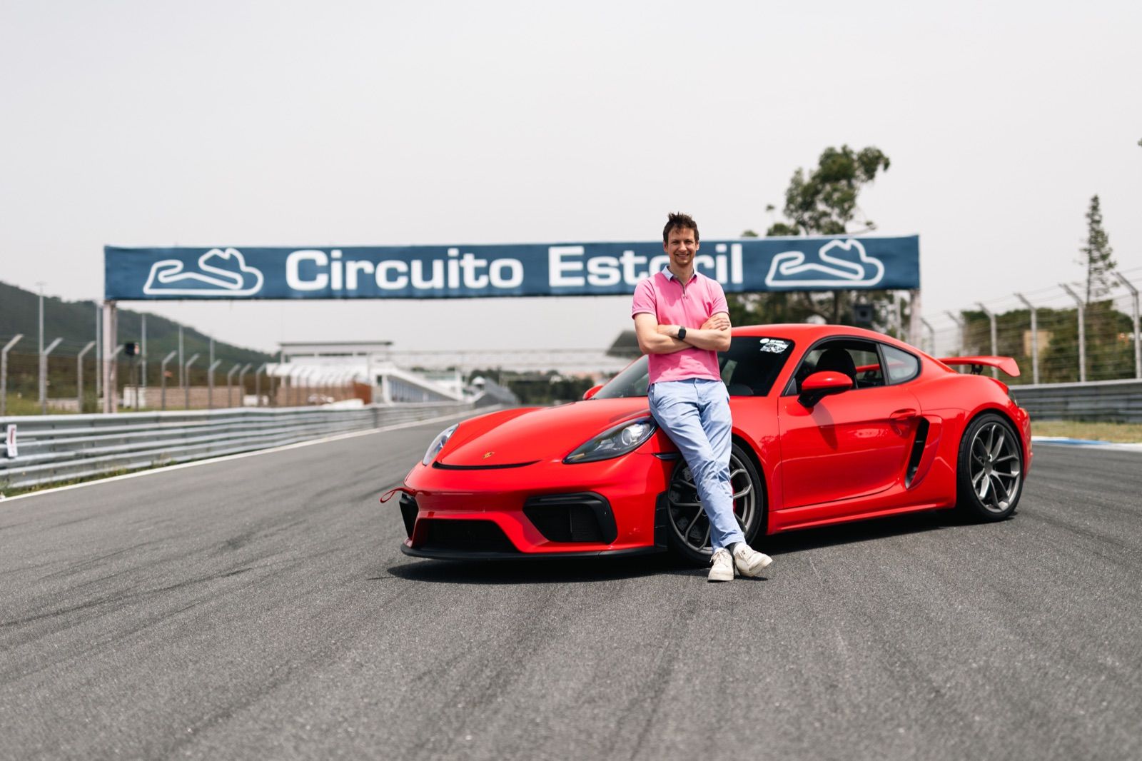 Red Porsche 718 Cayman GT4 · Estoril